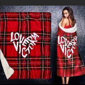 NWT Victoria's Secret Holiday Cozy Sherpa Throw Blanket, Red Plaid